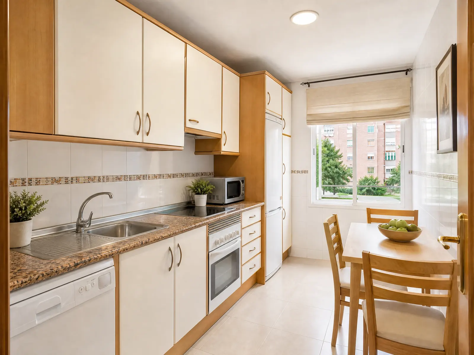 Cucina · Appartamento con vista sul giardino