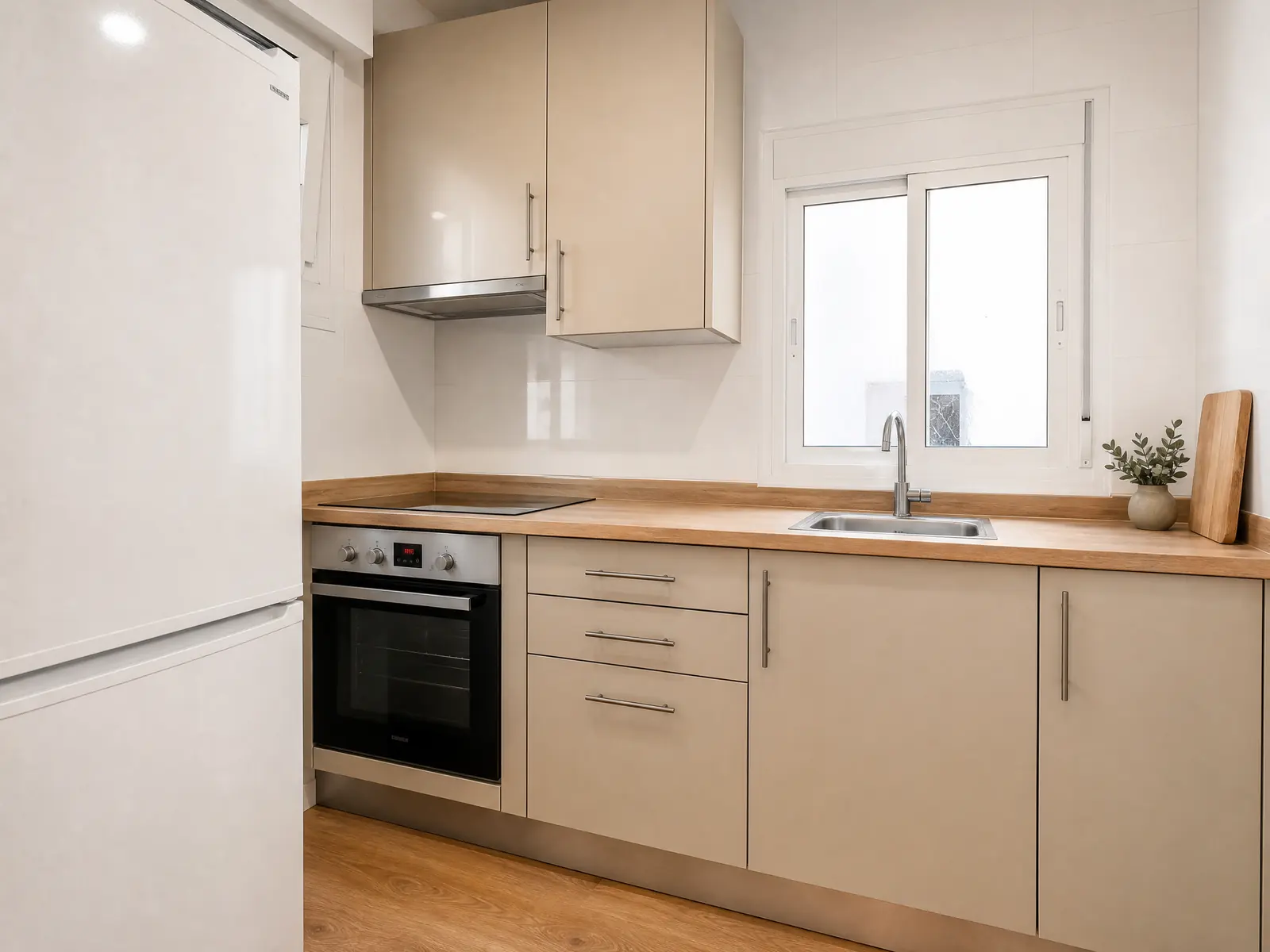 Cocina · Piso luminoso junto a Madrid Río